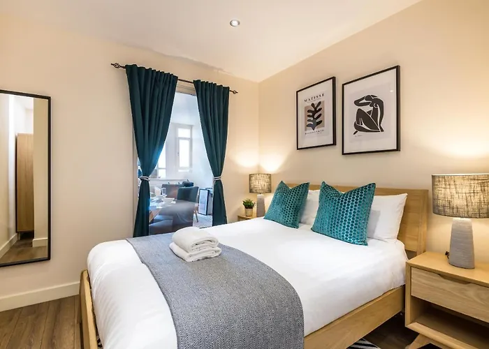 Host & Stay - The Three Graces Apt