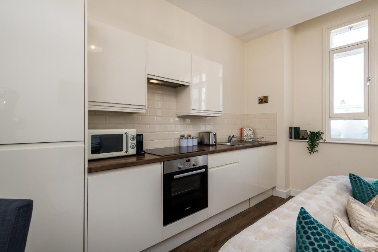 Host & - The Three Graces Apt *