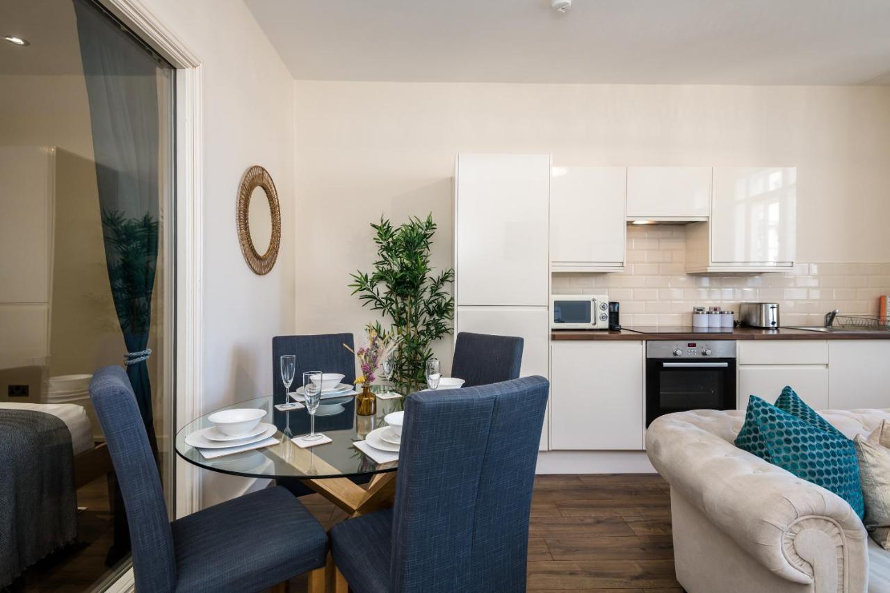 Apartment Host & - The Three Graces Apt